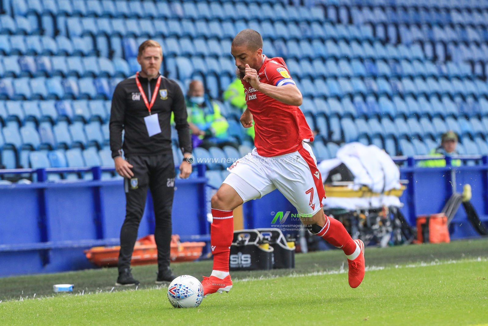 Lewis Grabban (7) of Nottingham Forest makes a break down the wing
