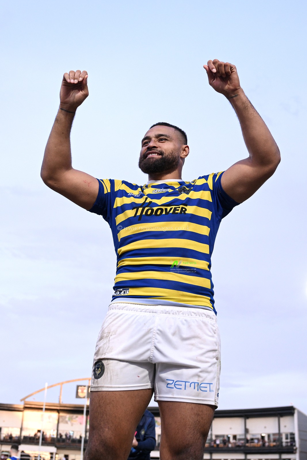 Toafofoa Sipley of Warrington Wolves celebrates following the Betfred Super League round 22 match Bradford Bulls vs Warrington Wolves at Odsal Stadium, Bradford, United Kingdom on 08 August 2026

(Photo by Ben Roberts/News Images)