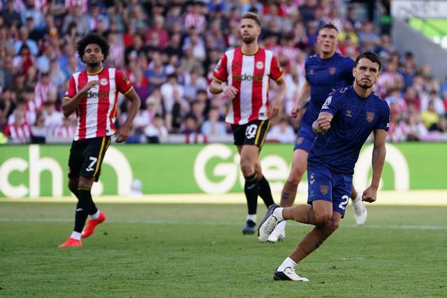 Enzo Le Fée of Sunderland celebrates 1-1 equaliser during the Premier League match Brentford vs Sunderland at GTECH Community Stadium, London, United Kingdom on 05 September 2026

(Photo by Harvey Murphy/News Images)