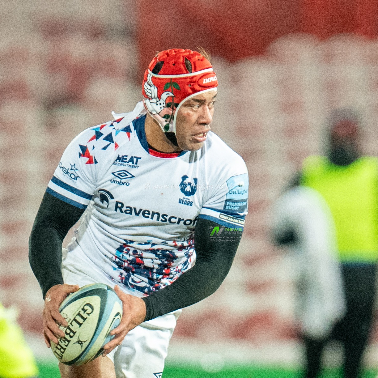 CHRIS VUI #5 of Bristol Bears looks for the best pass