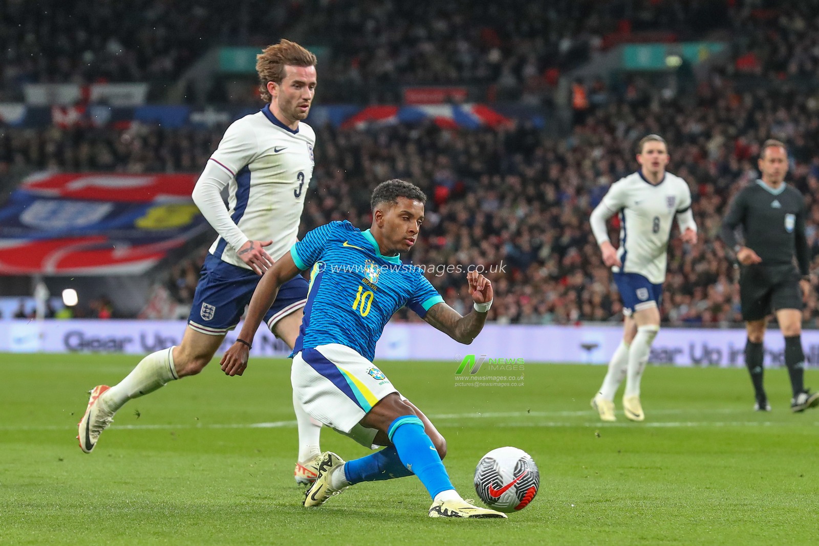 Rodrygo of Brazil takes a shot on goal during the International Friendly match England vs Brazil at Wembley Stadium, London, United Kingdom, 23rd March 2024

(Photo by Gareth Evans/News Images)