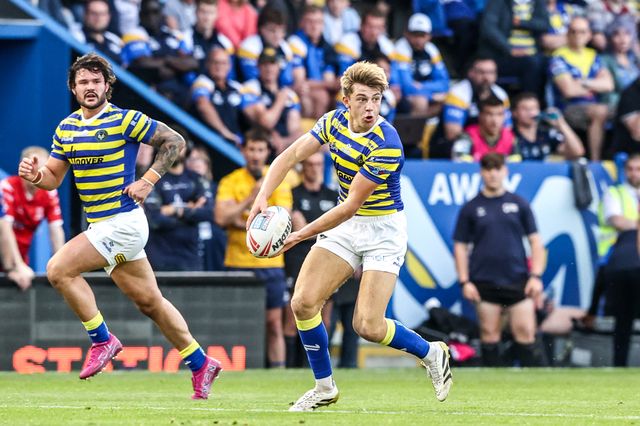 Ewan Irwin of Warrington Wolves breaks with the ball during the Betfred Super League round 15 match Warrington Wolves vs Leeds Rhinos at The Halliwell Jones Stadium, Warrington, United Kingdom on 18 June 2026

(Photo by Alfie Cosgrove/News Images)