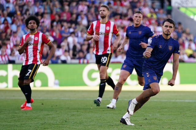 Enzo Le Fée of Sunderland celebrates his goal during the Premier League match Brentford vs Sunderland at GTECH Community Stadium, London, United Kingdom on 05 September 2026

(Photo by Harvey Murphy/News Images)