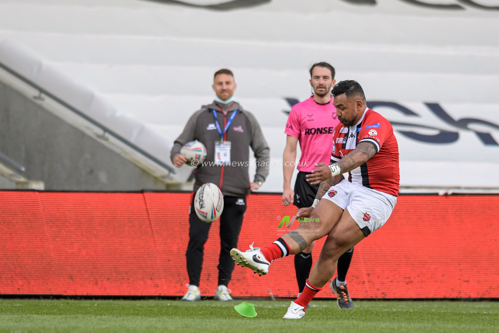 Krisnan Inu (4) of Salford Red Devils successfully converts a try to make it 18-8