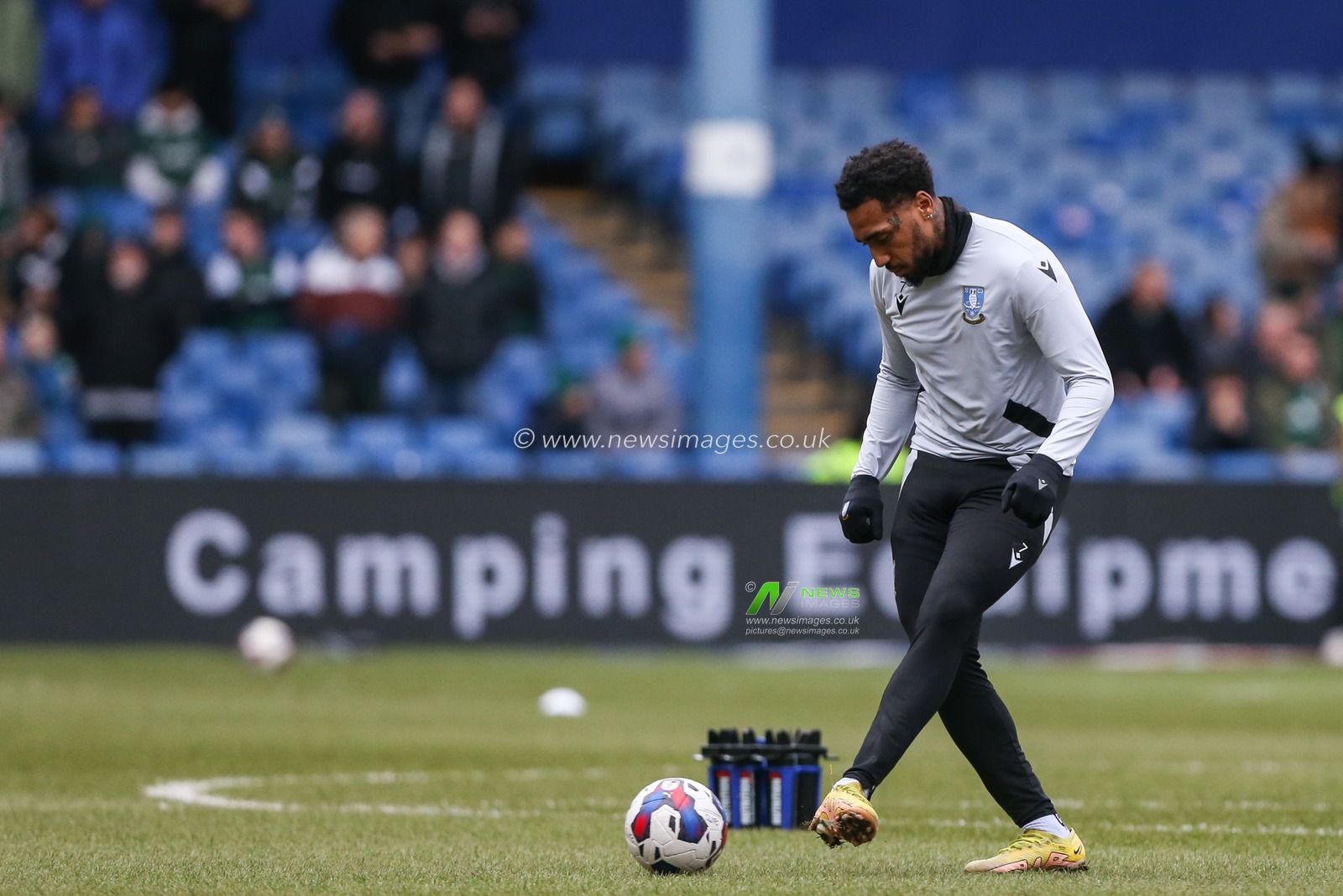 Mallik Wilks #7 of Sheffield Wednesday warms up during the Sky Bet League 1 match Sheffield Wednesday vs Plymouth Argyle at Hillsborough, Sheffield, United Kingdom, 4th February 2023

(Photo by Arron Gent/News Images)