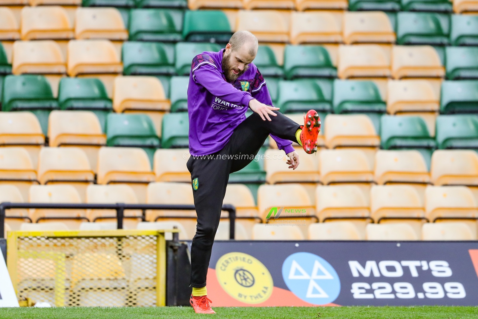 Teemu Pukki #22 of Norwich City during the pre-game warmup