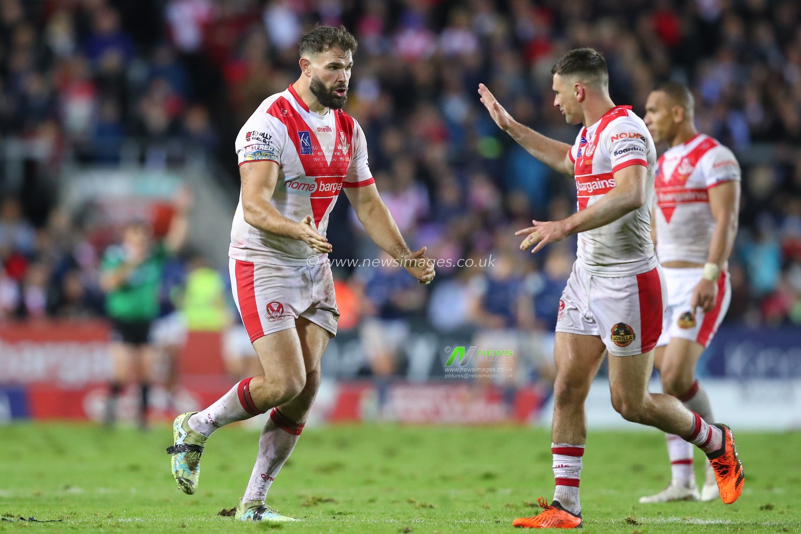 Alex Walmsley #8 of St Helens high fives Lewis Dodd #7 of St Helens during the Betfred Super League Round 27 match St Helens vs Hull FC at Totally Wicked Stadium, St Helens, United Kingdom, 22nd September 2023

(Photo by Gareth Evans/News Images)