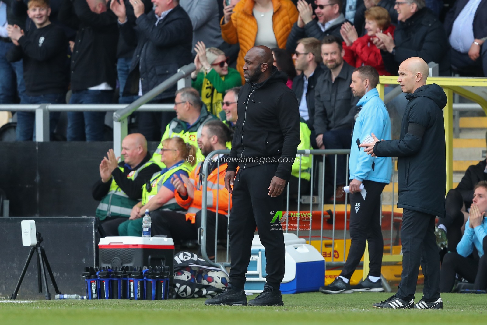 Darren Moore manager of Sheffield Wednesday reacts to going 3-1 down during the Sky Bet League 1 match Burton Albion vs Sheffield Wednesday at Pirelli Stadium, Burton upon Trent, United Kingdom, 15th April 2023

(Photo by Gareth Evans/News Images)