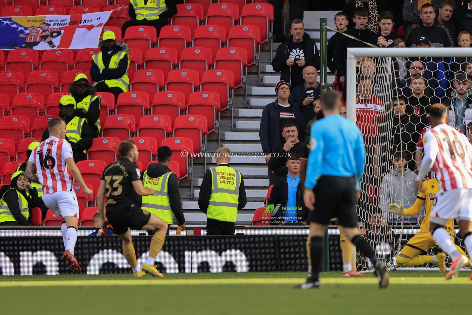 Ben Wilmot #16 of Stoke City scores to make it 1-0 during the Sky Bet Championship match Stoke City vs Sheffield United at Bet365 Stadium, Stoke-on-Trent, United Kingdom, 8th October 2022

(Photo by Conor Molloy/News Images)