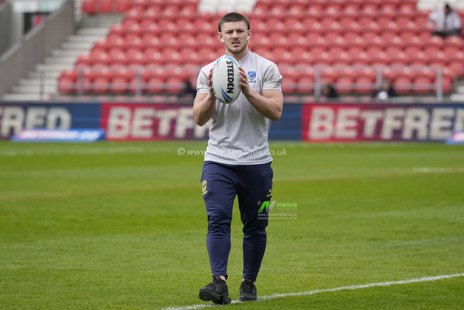 Danny Walker of Warrington Wolves inspects the pitch before the Betfred Challenge Cup Quarter Final match St Helens vs Warrington Wolves at Totally Wicked Stadium, St Helens, United Kingdom, 14th April 2024

(Photo by Steve Flynn/News Images)