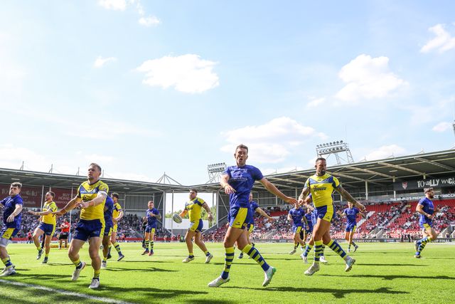 Warrington Wolves players during the pre-game warm up ahead of the Betfred Challenge Cup Semi-final match Warrington Wolves vs Leigh Leopards at Totally Wicked Stadium, St Helens, United Kingdom, 11th May 2025

(Photo by Gareth Evans/News Images)