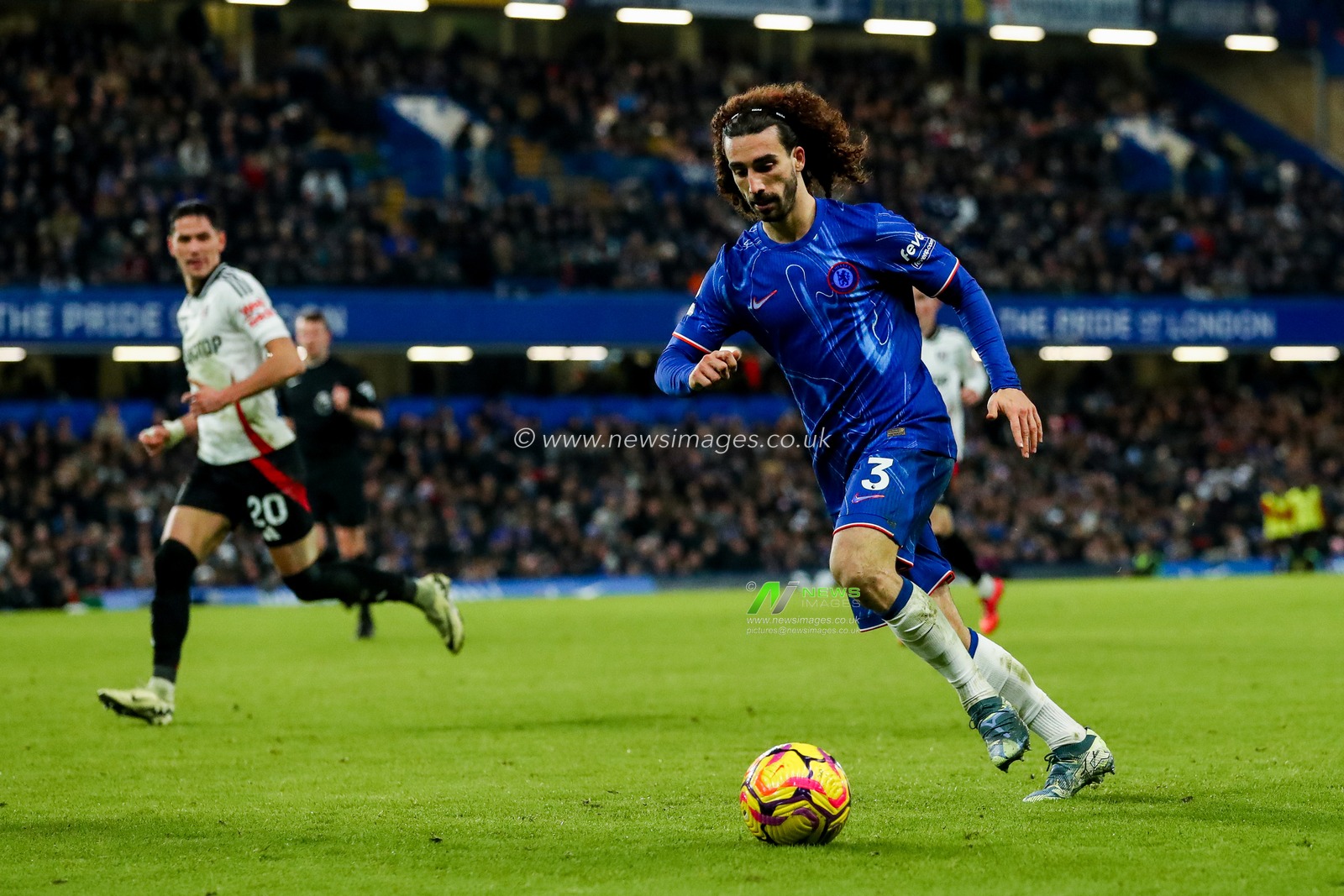 Marc Cucurella of Chelsea runs with the ball during the Premier League match Chelsea vs Fulham at Stamford Bridge, London, United Kingdom, 26th December 2024

(Photo by Izzy Poles/News Images)