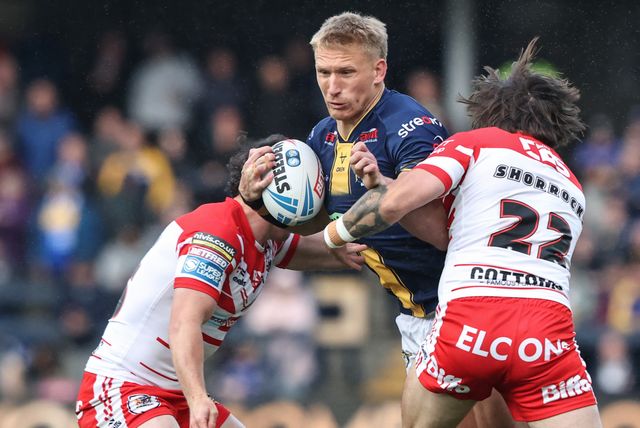 Mikołaj Olędzki of Leeds Rhinos is tackled by Joe Shorrocks of St Helens during the Betfred Super League round 13 match Leeds Rhinos vs St Helens at AMT Headingley Stadium, Leeds, United Kingdom on 04 June 2026

(Photo by Alfie Cosgrove/News Images)