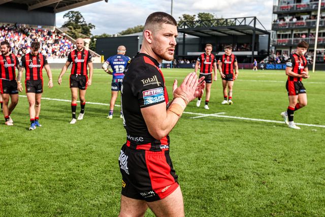 Danny Walker of Warrington Wolves applauds the fans after the game during the Betfred Super League round 26 match Wakefield Trinity vs Warrington Wolves at DIY Kitchens Stadium, Wakefield, United Kingdom on 05 September 2026

(Photo by Alfie Cosgrove/News Images)