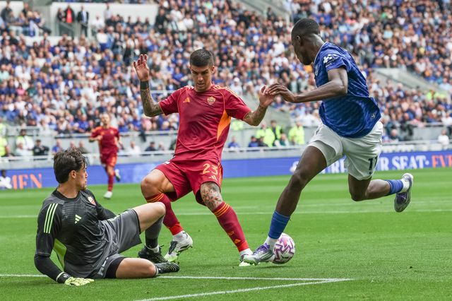 Thierno Barry of Everton is tackled by Gianluca Mancini of AS Roma during the Pre-season friendly match Everton vs A.S. Roma at Hill Dickinson Stadium, Liverpool, United Kingdom, 9th August 2025

(Photo by Mark Cosgrove/News Images)