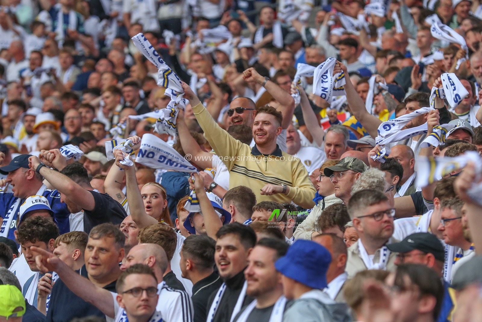 Leeds fans ahead of kick off during the Sky Bet Championship Play-Off Final match Leeds United vs Southampton at Wembley Stadium, London, United Kingdom, 26th May 2024

(Photo by Gareth Evans/News Images)