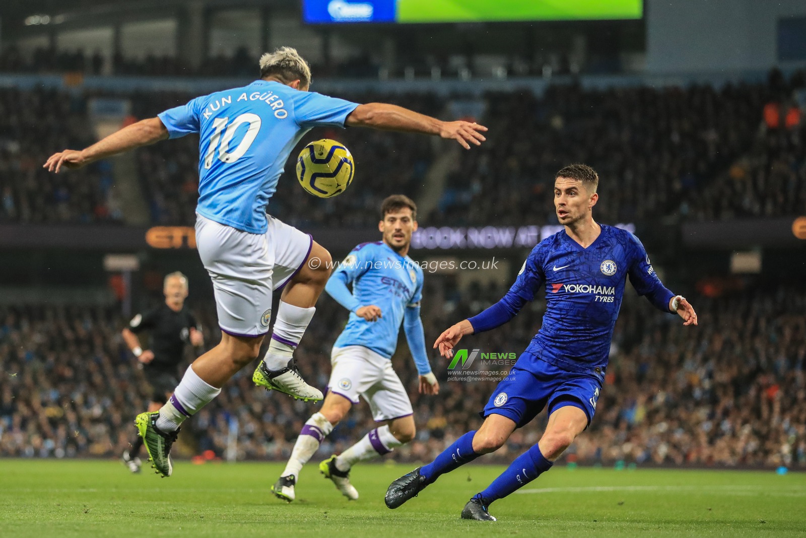 23rd November 2019, Etihad Stadium, Manchester, England; Premier League, Manchester City v Chelsea : Sergio Aguero (10) of Manchester City controls the ball in the Chelseaâ€™s area 

Credit: Mark Cosgrove/News Images