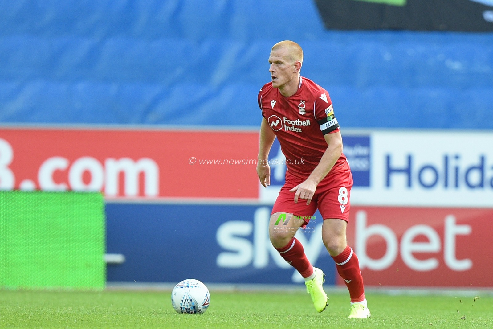 20th October 2019, DW Stadium, Wigan, England; Sky Bet Championship, Wigan Athletic v Nottingham Forest : Ben Watson (8) of Nottingham Forest during the game

Credit: Richard Long/News Images