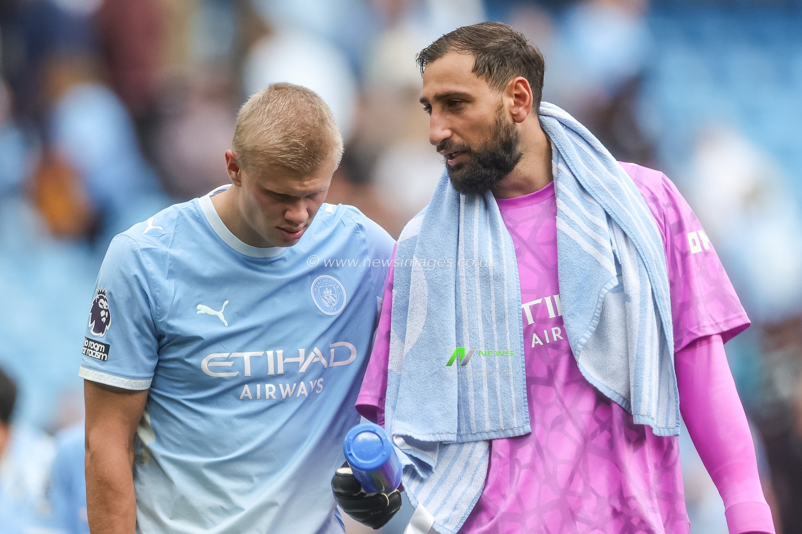Erling Haaland of Manchester City and Manchester City goalkeeper Gianluigi Donnarumma speak during the Premier League match Manchester City vs Coventry City at Etihad Stadium, Manchester, United Kingdom on 05 September 2026

(Photo by Mark Cosgrove/News Images)