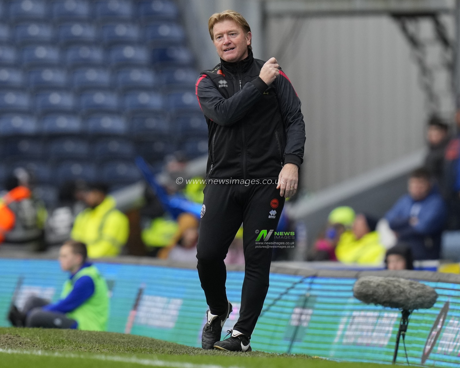 Stuart McCall coach of Sheffield United shouts instructions during the Sky Bet Championship match Blackburn Rovers vs Sheffield United at Ewood Park, Blackburn, United Kingdom, 4th March 2023

(Photo by Steve Flynn/News Images)