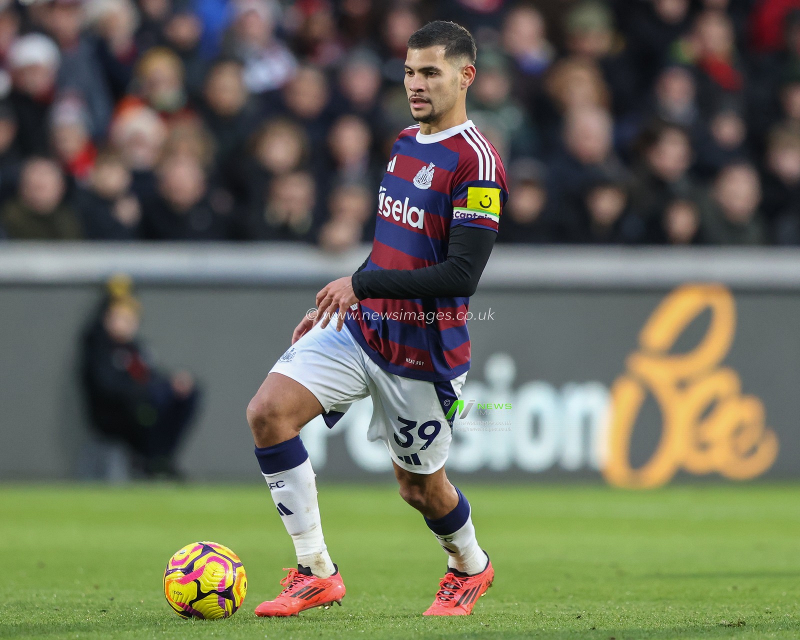Bruno GuimarÃ£es of Newcastle United during the Premier League match Brentford vs Newcastle United at The Gtech Community Stadium, London, United Kingdom, 7th December 2024

(Photo by Alfie Cosgrove/News Images)