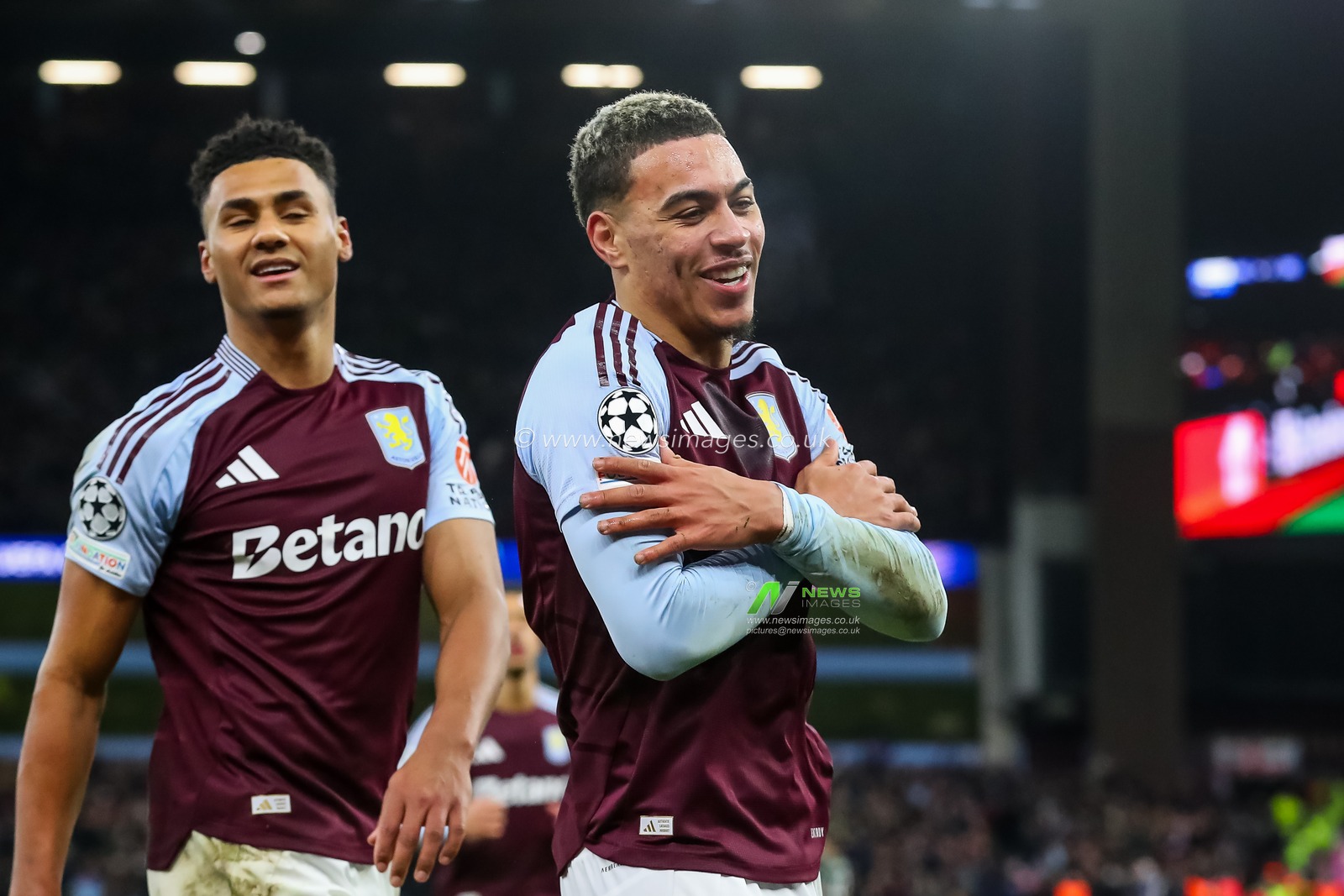 Morgan Rogers of Aston Villa celebrates his hat-trick to make the score 4-2 during the UEFA Champions League Matchday 8 of 8 Aston Villa vs Celtic at Villa Park, Birmingham, United Kingdom, 29th January 2025

(Photo by Gareth Evans/News Images)