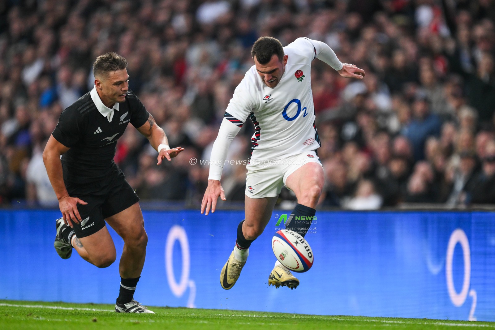 Ben Spencer of England kicks ahead during the Autumn Nations Series match England vs New Zealand at Allianz Stadium,, Twickenham, United Kingdom, 2nd November 2024

(Photo by Craig Thomas/News Images)