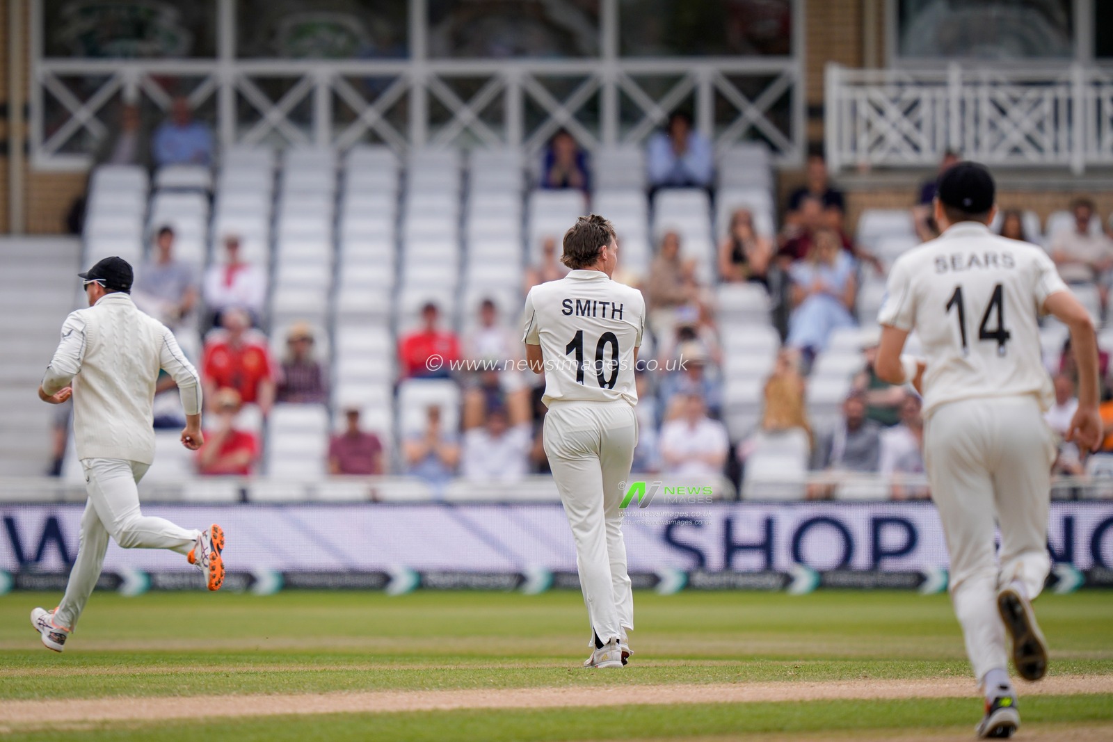 Nathan Smith of New Zealand and New Zealand captain Tom Latham celebrate Henry Nicholls of New Zealand running out Joe Root of England during the 3rd Rothesay Test Match Day 5 match England vs New Zealand at Trent Bridge, Nottingham, United Kingdom on 29 June 2026

(Photo by Maynard Manyowa/News Images)