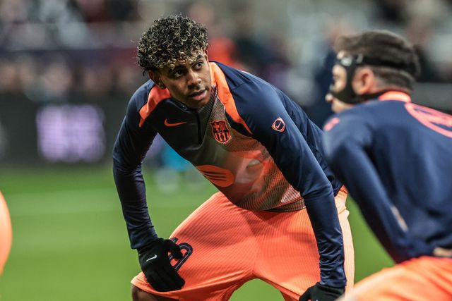 Lamine Yamal of Barcelona in the pregame warmup session during the UEFA Champions League Last 16 match Newcastle Untied vs Barcelona at St. James's Park, Newcastle, United Kingdom on 10 March 2026

(Photo by Mark Cosgrove/News Images)