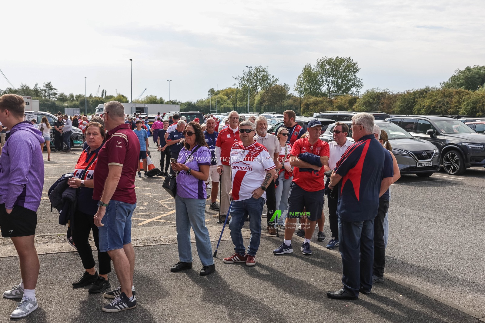Hull KR fans arrives during the Betfred Super League Round 25 match Hull KR vs Hull FC at Sewell Group Craven Park, Kingston upon Hull, United Kingdom, 7th September 2025

(Photo by Mark Cosgrove/News Images)