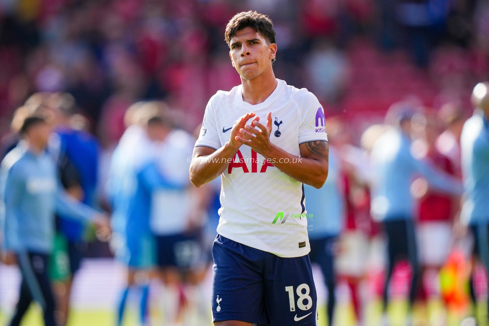 Mateus Fernandes of Tottenham Hotspur applauds the fans after the final whistle  during the Premier League match Nottingham Forest vs Tottenham Hotspur at City Ground, Nottingham, United Kingdom on 05 September 2026

(Photo by Maynard Manyowa/News Images)