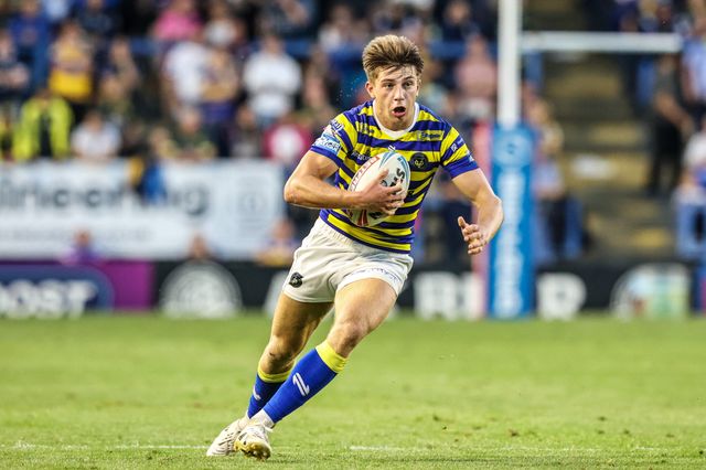 Ewan Irwin of Warrington Wolves breaks with the ball during the Betfred Super League round 15 match Warrington Wolves vs Leeds Rhinos at The Halliwell Jones Stadium, Warrington, United Kingdom on 18 June 2026

(Photo by Alfie Cosgrove/News Images)