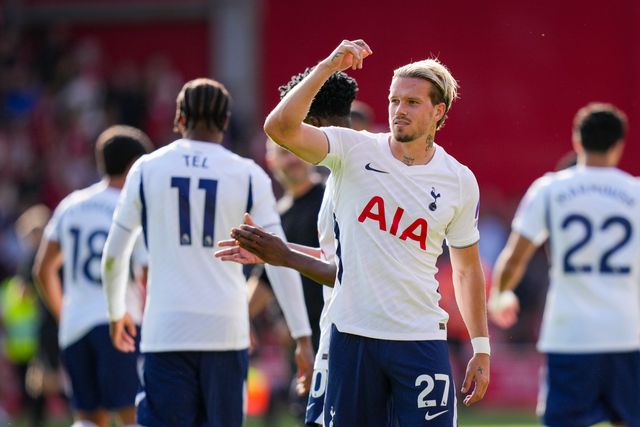 Mykhaylo Mudryk of Tottenham Hotspur applauds the fans after the final whistle  during the Premier League match Nottingham Forest vs Tottenham Hotspur at City Ground, Nottingham, United Kingdom on 05 September 2026

(Photo by Maynard Manyowa/News Images)