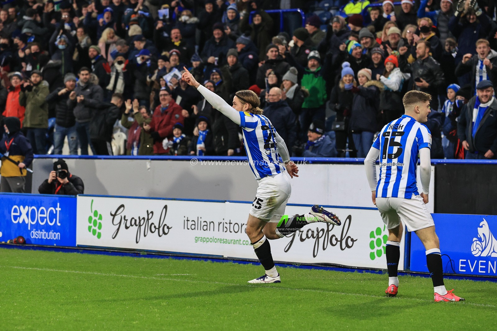 Danny Ward #25 of Huddersfield Town celebrates his goal to make it 1-1