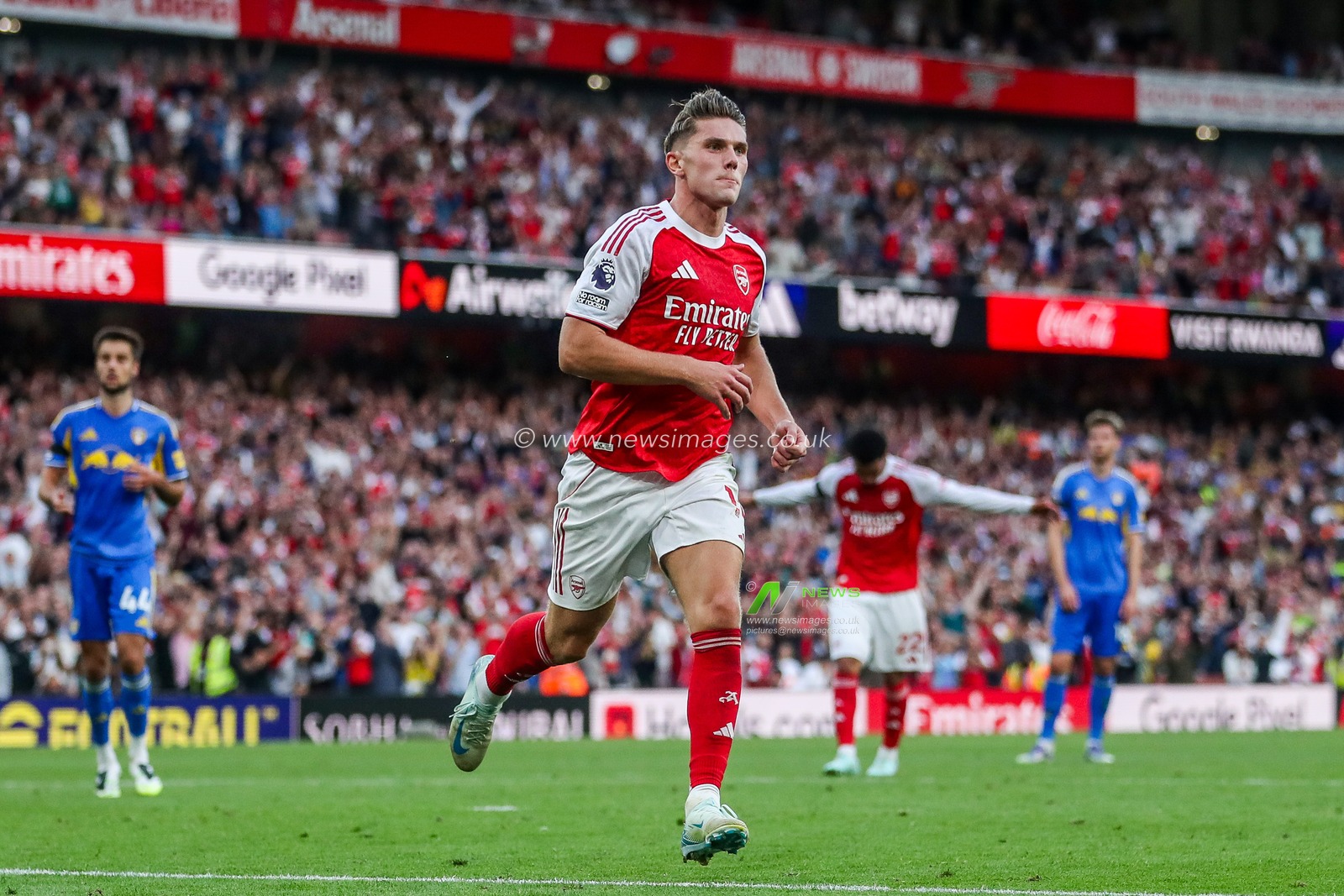 Viktor Gyokeres of Arsenal celebrates his penalty to make it 5-0 during the Premier League match Arsenal vs Leeds United at Emirates Stadium, London, United Kingdom, 23rd August 2025

(Photo by Izzy Poles/News Images)