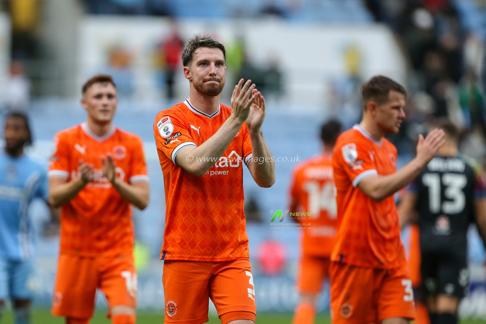 James Husband #3 of Blackpool acknowledges the supporters at the final whistle during the Sky Bet Championship match Coventry City vs Blackpool at Coventry Building Society Arena, Coventry, United Kingdom, 29th October 2022

(Photo by Arron Gent/News Images)