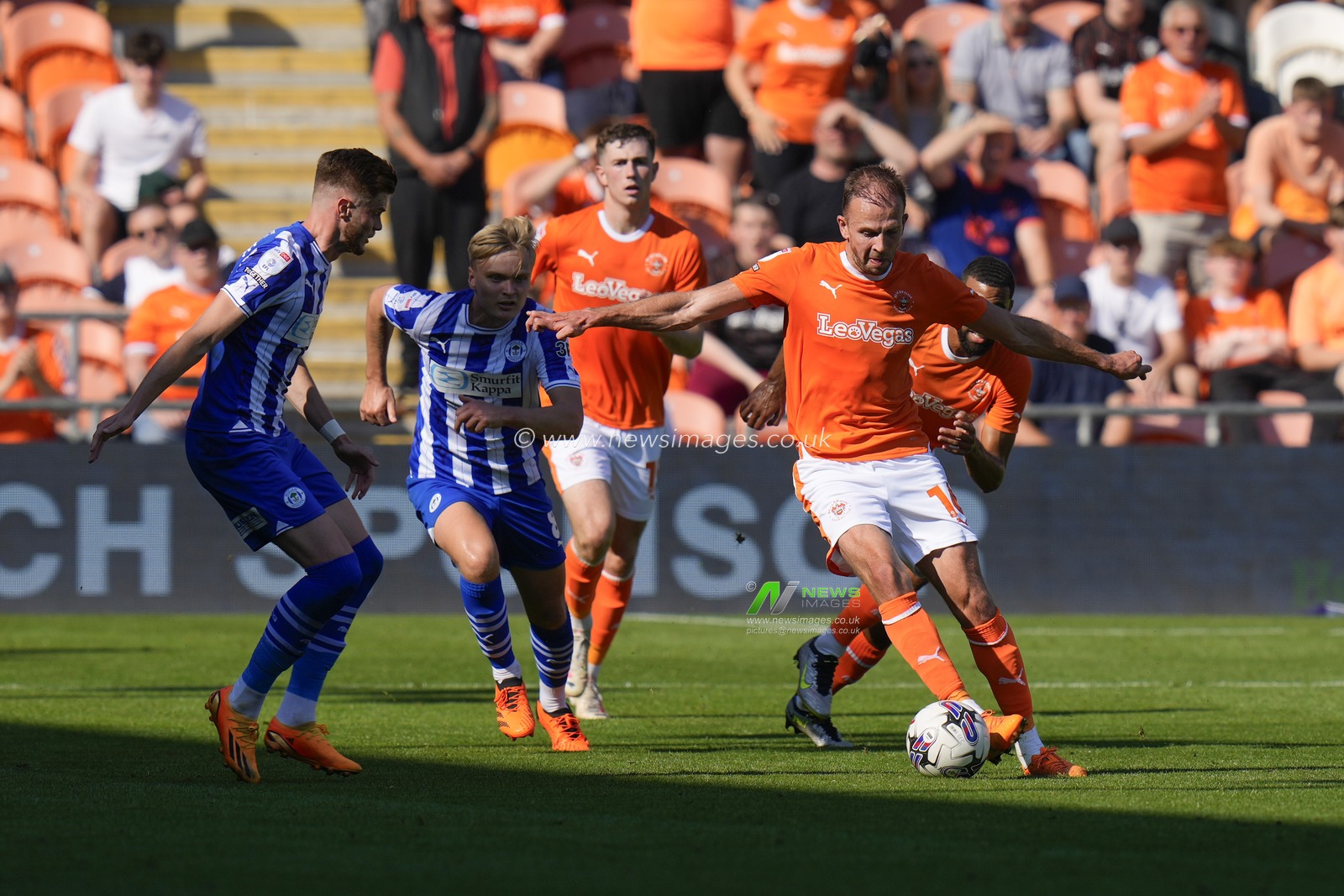 Jordan Rhodes #16 of Blackpool controls the ball during the Sky Bet League 1 match Blackpool vs Wigan Athletic at Bloomfield Road, Blackpool, United Kingdom, 2nd September 2023

(Photo by Steve Flynn/News Images)
