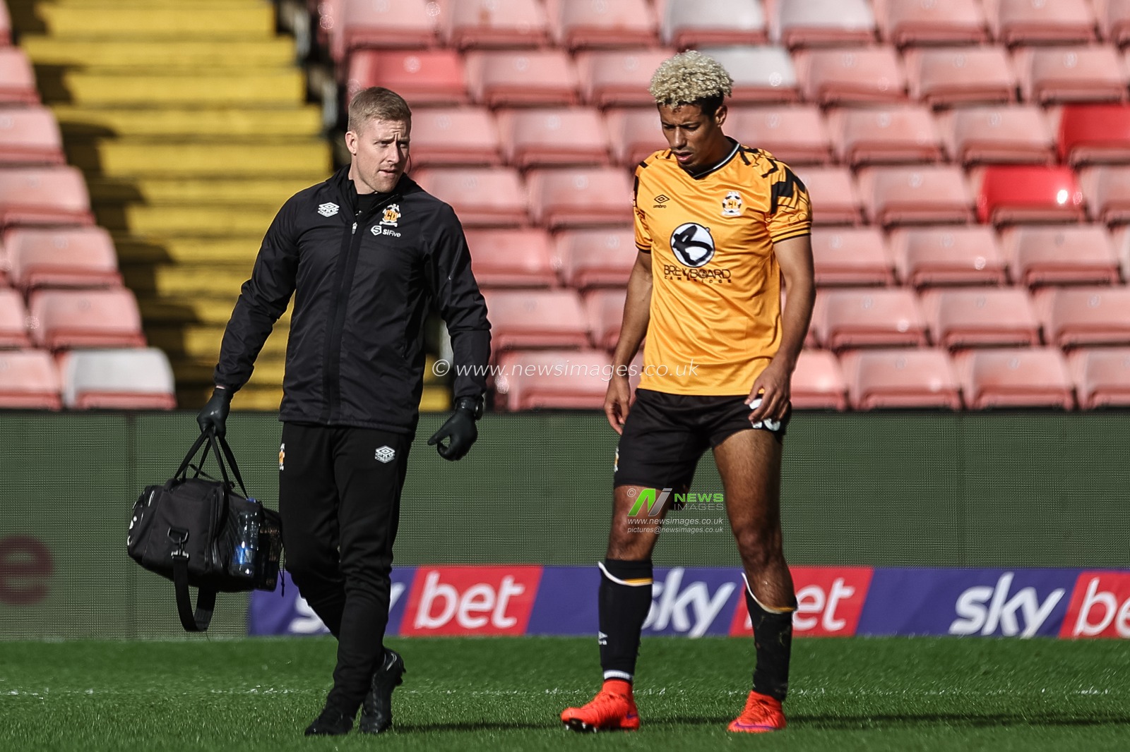 Lyle Taylor of Cambridge United leaves the field injured during the Sky Bet League 1 match Barnsley vs Cambridge United at Oakwell, Barnsley, United Kingdom, 29th March 2024

(Photo by Mark Cosgrove/News Images)