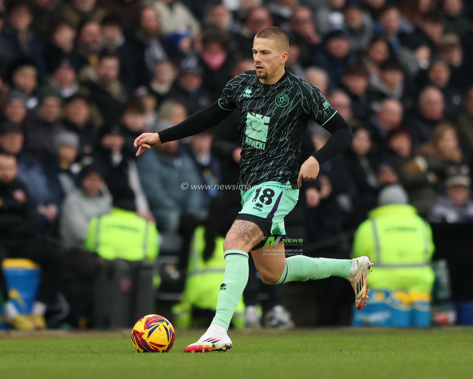 Harry Clarke of Sheffield United during the Sky Bet Championship match Derby County vs Sheffield United at Pride Park Stadium, Derby, United Kingdom, 1st February 2025

(Photo by Alex Roebuck/News Images)