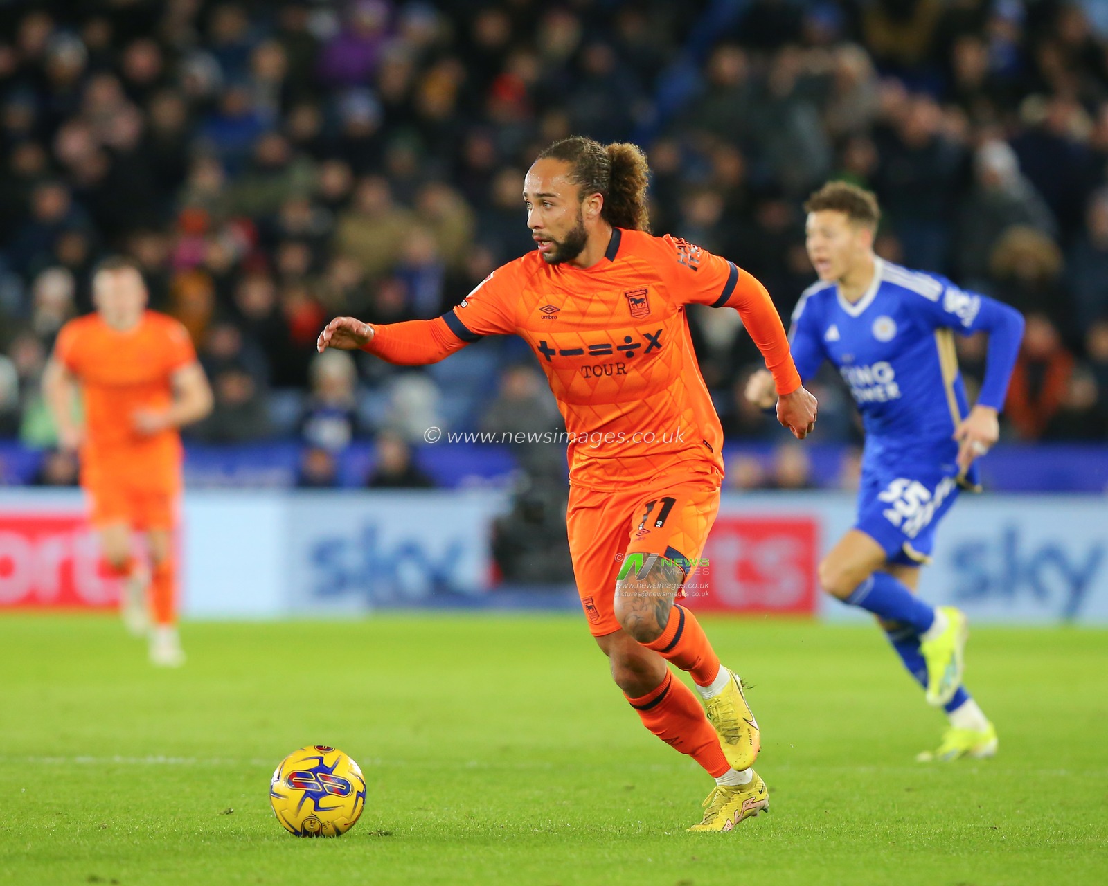 Marcus Harness  of Ipswich Town breaks forward with the ball, during the Sky Bet Championship match Leicester City vs Ipswich Town at King Power Stadium, Leicester, United Kingdom, 22nd January 2024

(Photo by Gareth Evans/News Images)