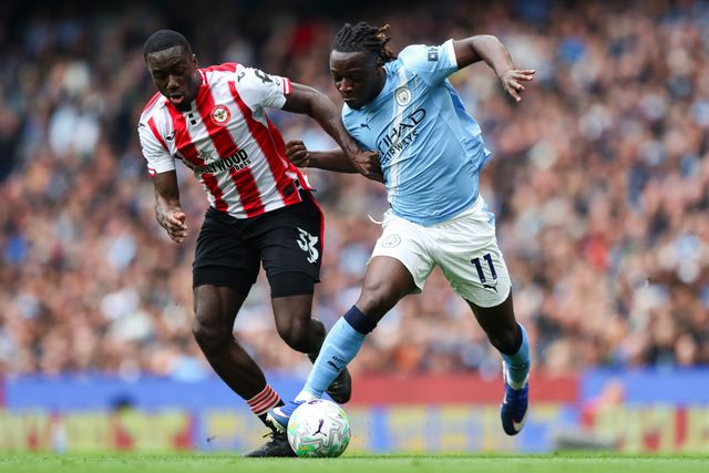 Jeremy Doku of Manchester City dribbles past Michael Kayode of Brentford during the Premier League match Manchester City vs Brentford at The City in the Community Etihad Stadium, Manchester, United Kingdom on 09 May 2026

(Photo by Jorge Horsted/News Images)