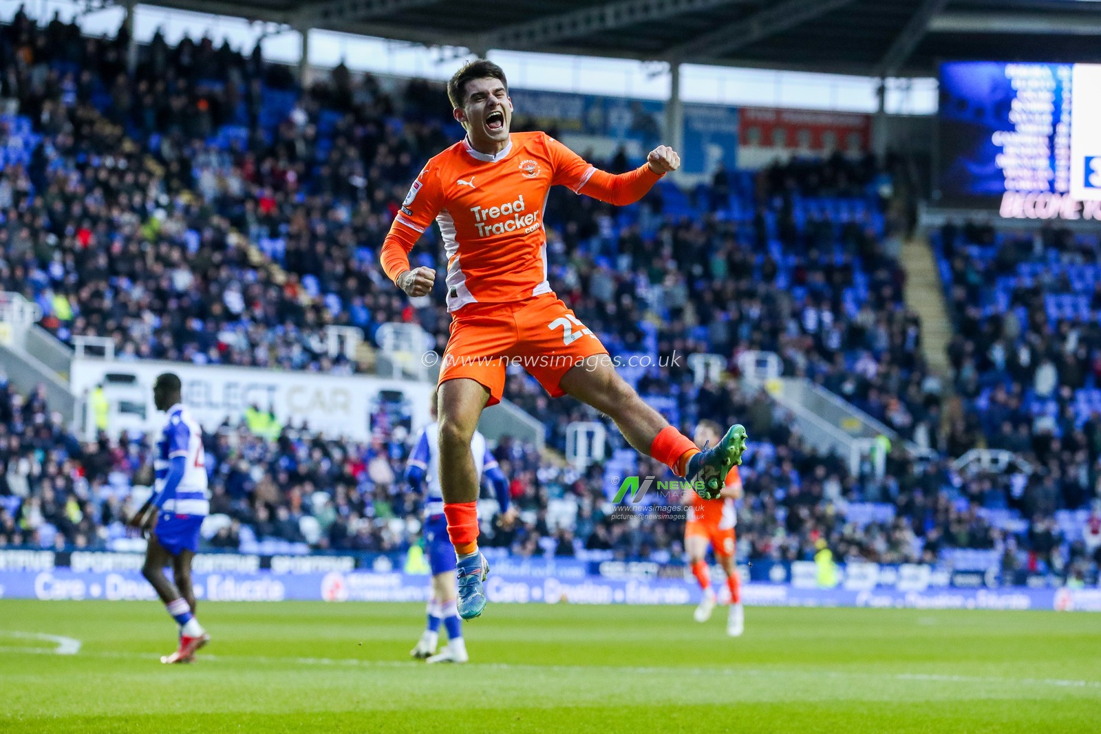Rob Apter of Blackpool celebrates his goal to make it 0-2 during the Sky Bet League 1 match Reading vs Blackpool at Select Car Leasing Stadium, Reading, United Kingdom, 14th December 2024

(Photo by Izzy Poles/News Images)
