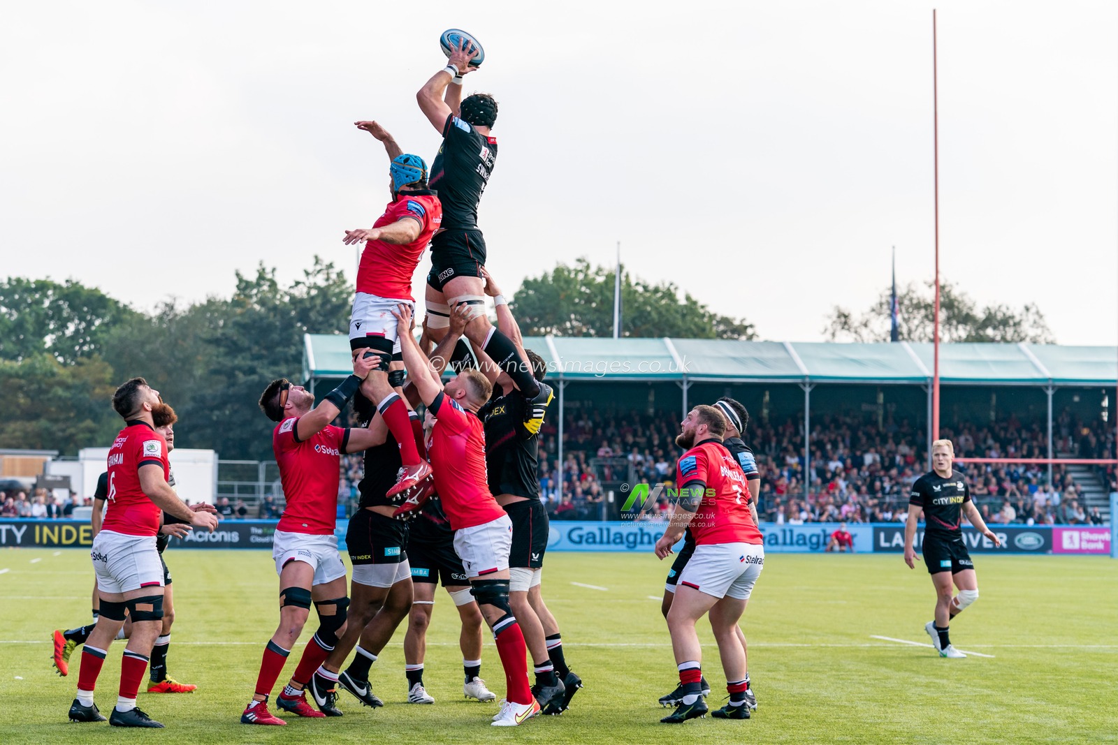 Tim Swinson #5 of Saracens wins the line out