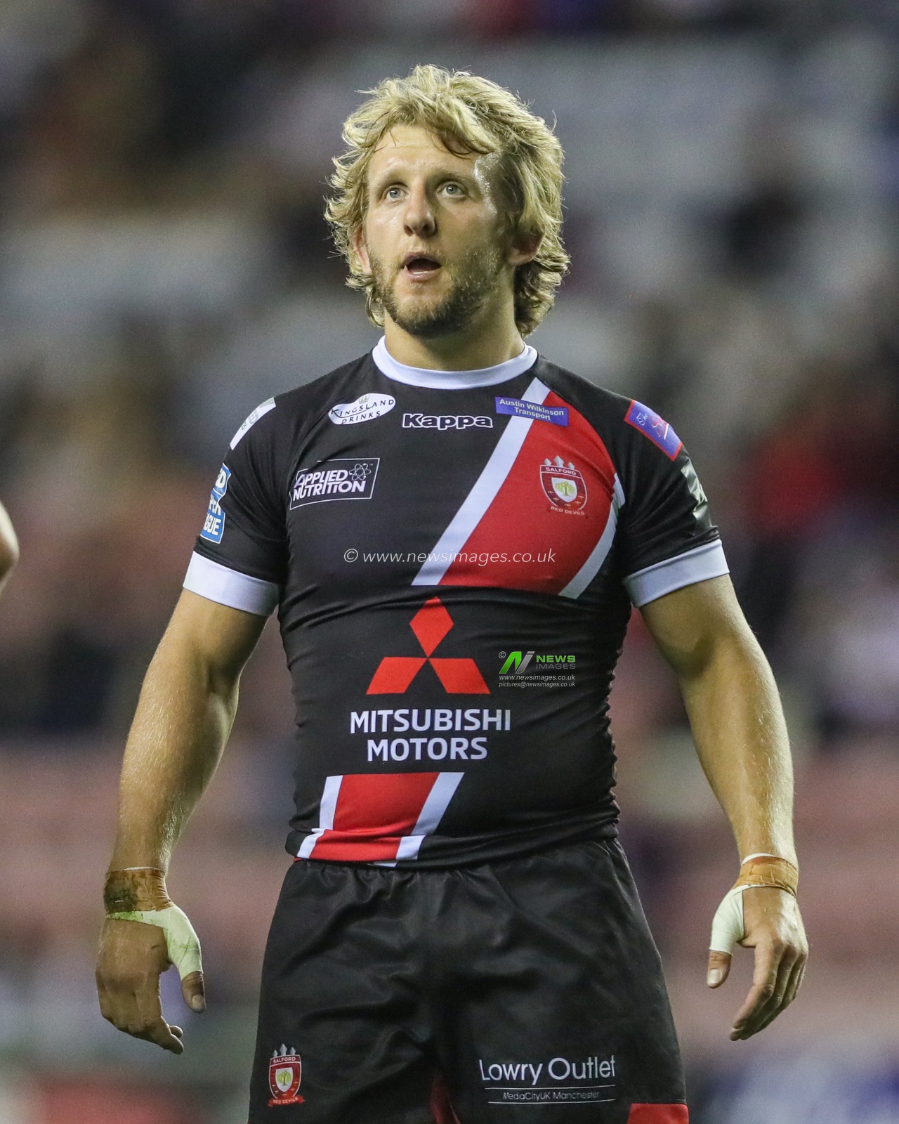 20th September 2019 , DW Stadium, Wigan, England;  Betfred Super League, Round Playoffs, Wigan Warriors vs Salford Red Devils ; Logan Tomkins (19) of Salford Red Devils during the game 


Credit: Mark Cosgrove/News Images