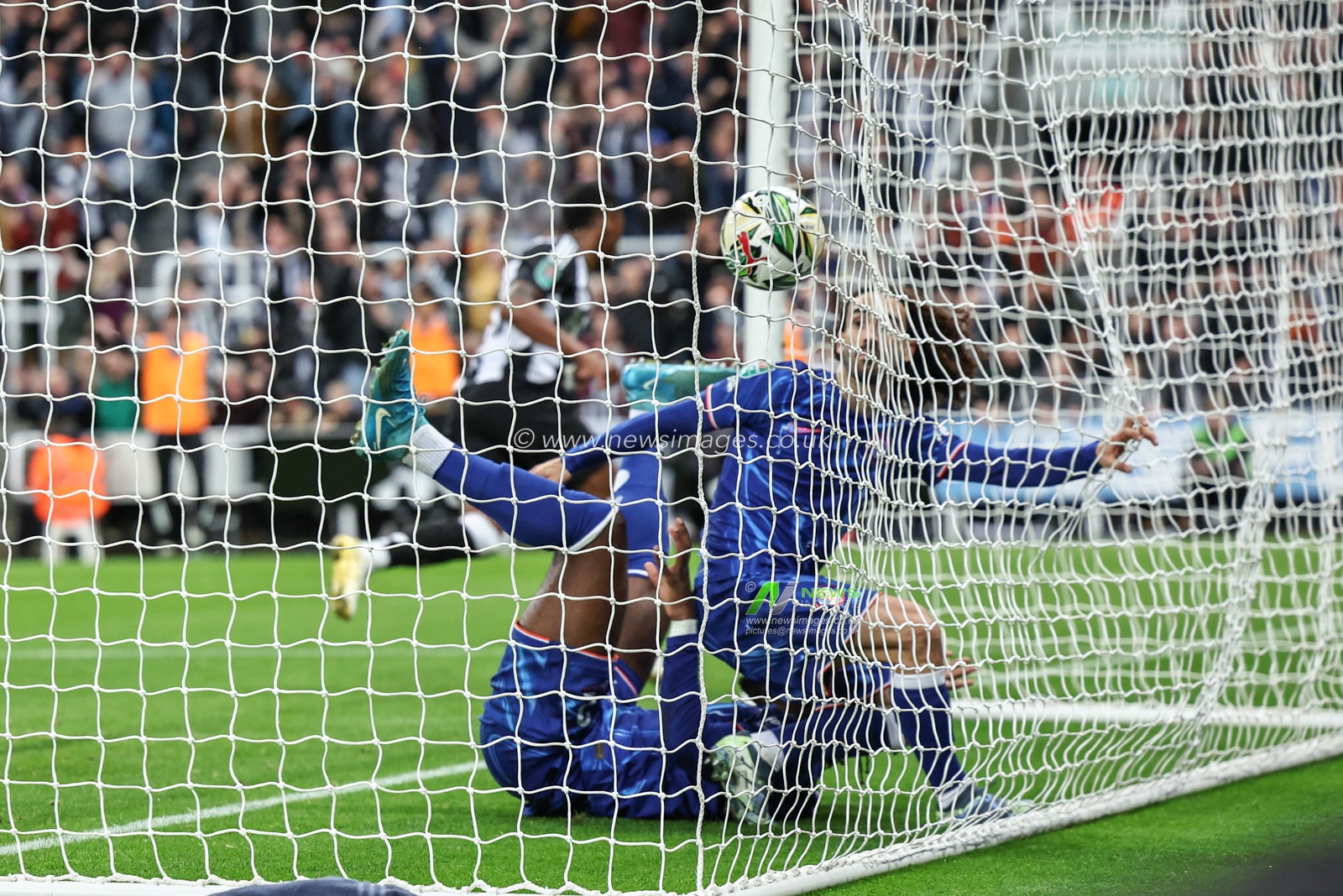 Axel Disasi of Chelsea scores an own goal to make it 2-0 during the Carabao Cup Last 16 match Newcastle United vs Chelsea at St. James's Park, Newcastle, United Kingdom, 30th October 2024

(Photo by Mark Cosgrove/News Images)