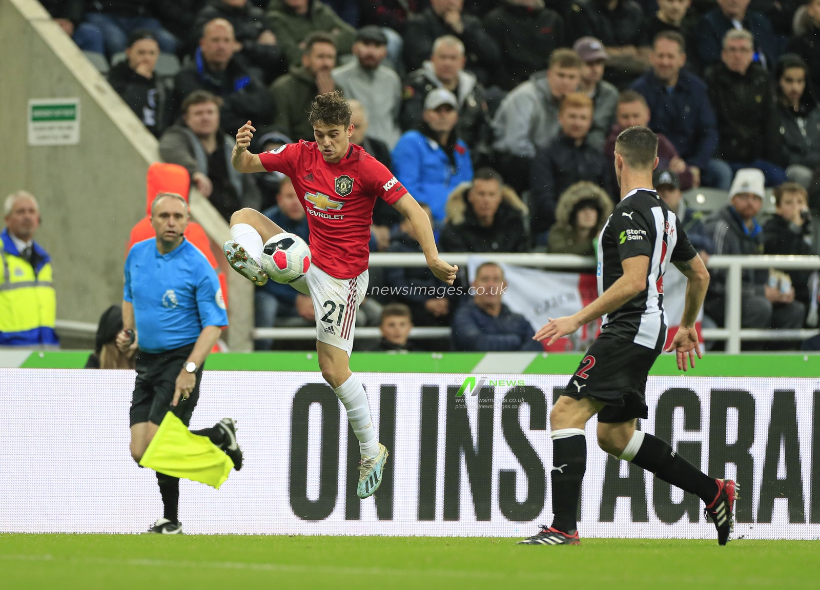 6th October 2019, St. James's Park, Newcastle, England; Premier League, Newcastle United v Manchester United : Daniel James (21) of Manchester United controls the ball

Credit: Conor Molloy/News Images