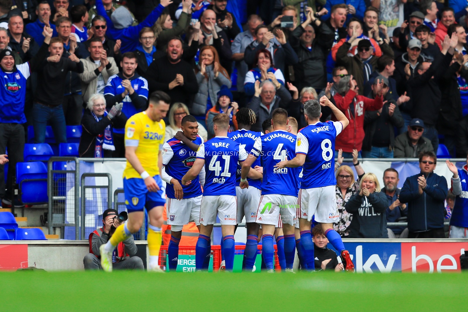 5th May 2019, Portman Road, Ipswich, England; Sky Bet Championship Ipswich Town vs Leeds United  ; Andre Dozzell (23) of Ipswich celebrates making it 2-1.

Credit: Georgie Kerr/News Images,

English Football League images are subject to DataCo Licence