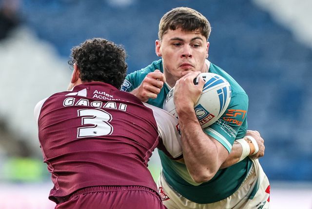 Jack Welsby of St Helens is tackled by Jacob Gagai of Huddersfield Giants during the Betfred Super League round 11 match Huddersfield Giants vs St Helens at Accu Stadium, Huddersfield, United Kingdom on 14 May 2026

(Photo by Alfie Cosgrove/News Images)