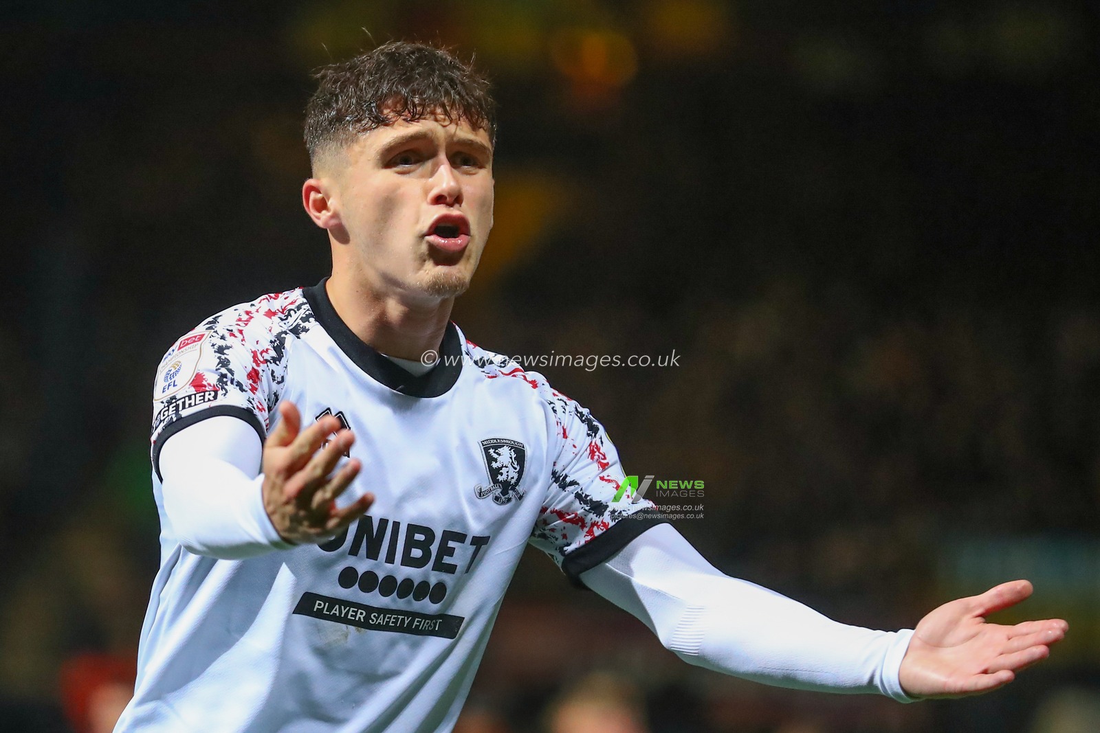 Ryan Giles #3 of Middlesbrough reacts during the Sky Bet Championship match Luton Town vs Middlesbrough at Kenilworth Road, Luton, United Kingdom, 24th April 2023

(Photo by Gareth Evans/News Images)