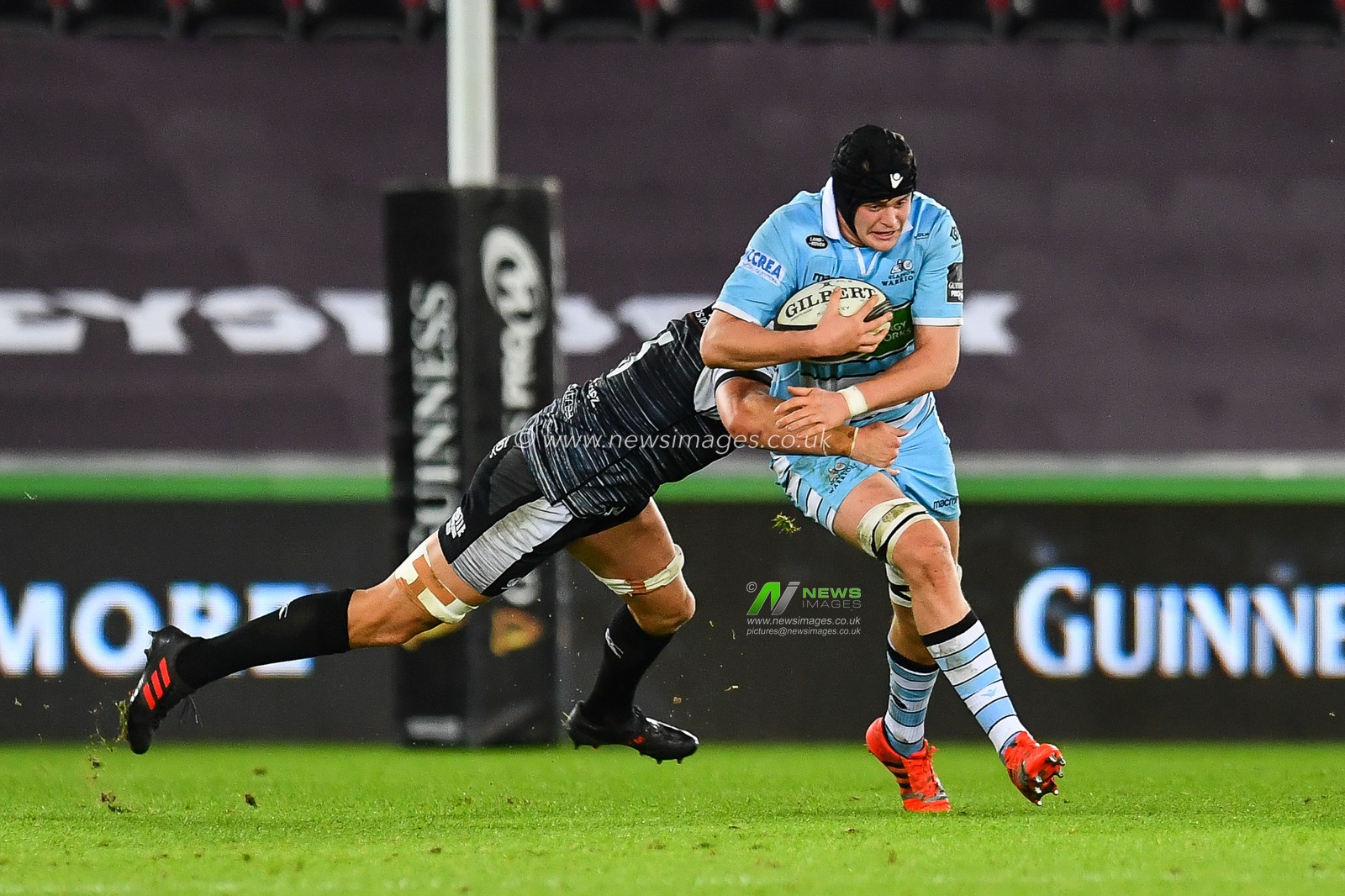 2nd November, Liberty Stadium , Swansea, Wales ; Guinness pro 14's Ospreys Rugby v Glasgow Warriors ; Scott Cummings of Glasgow Warriors is tackled by Dan Evans of Ospreys 

Credit: Craig Thomas/News Images